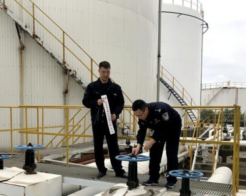 浙江寧波海關於2019年破獲一個成品油走私組織，扣查逾17萬噸成品油。浙江寧波海關圖片