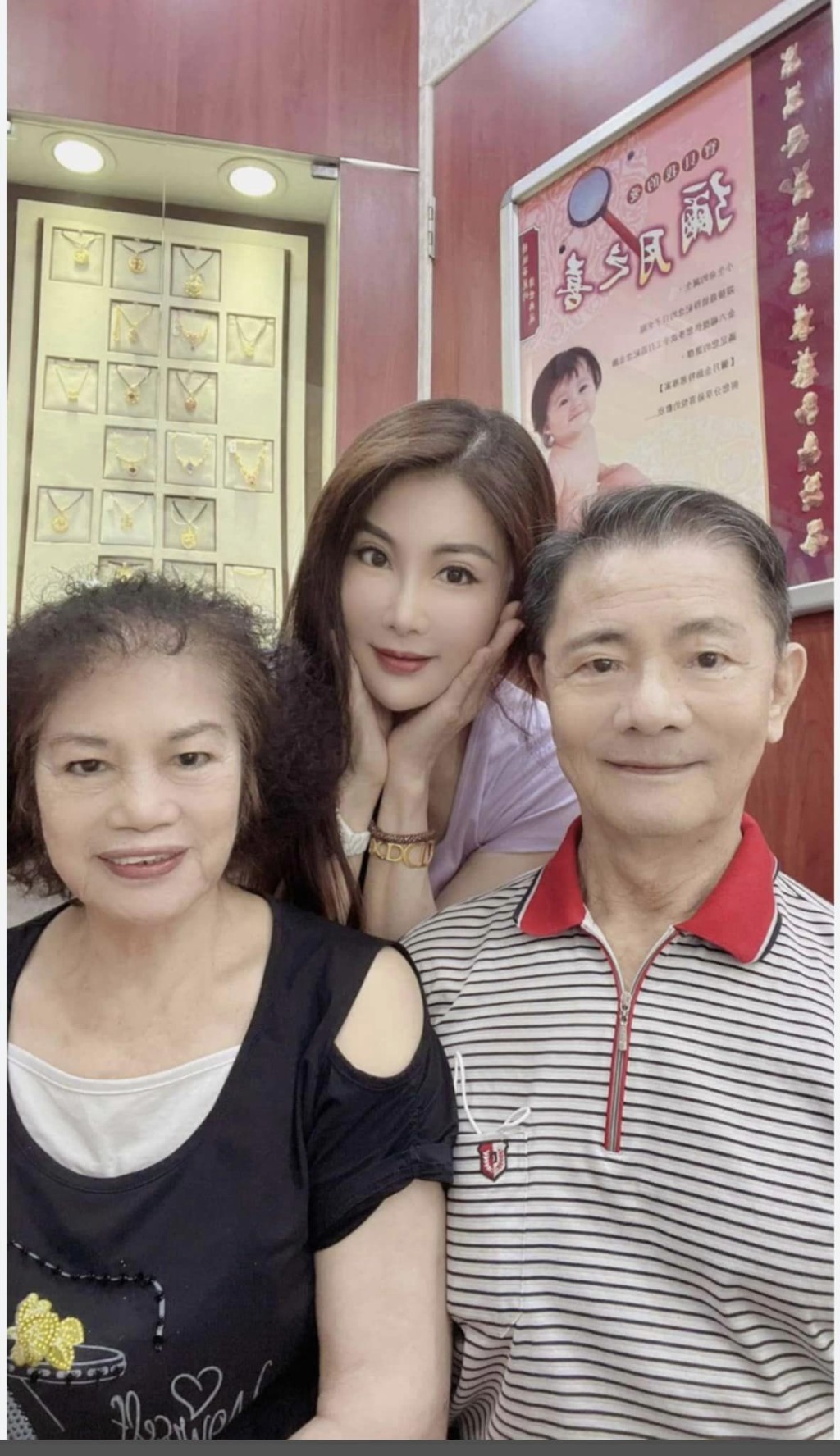 楊麗菁在FB貼上多張與爸爸的合照。