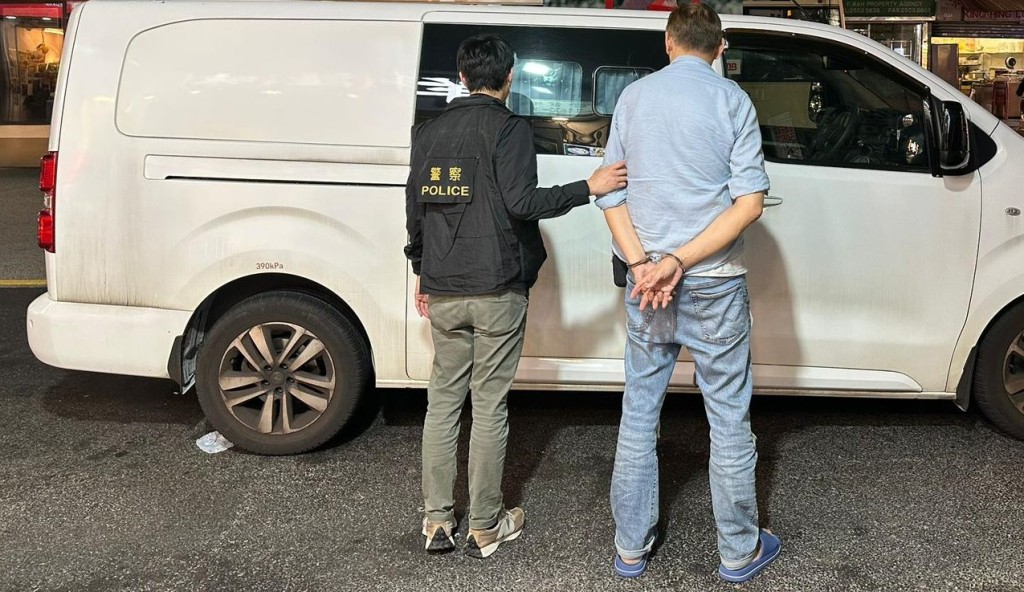 警界限街掃黃搗破淫窟 65歲男涉管理賣淫場所被捕。警方圖片