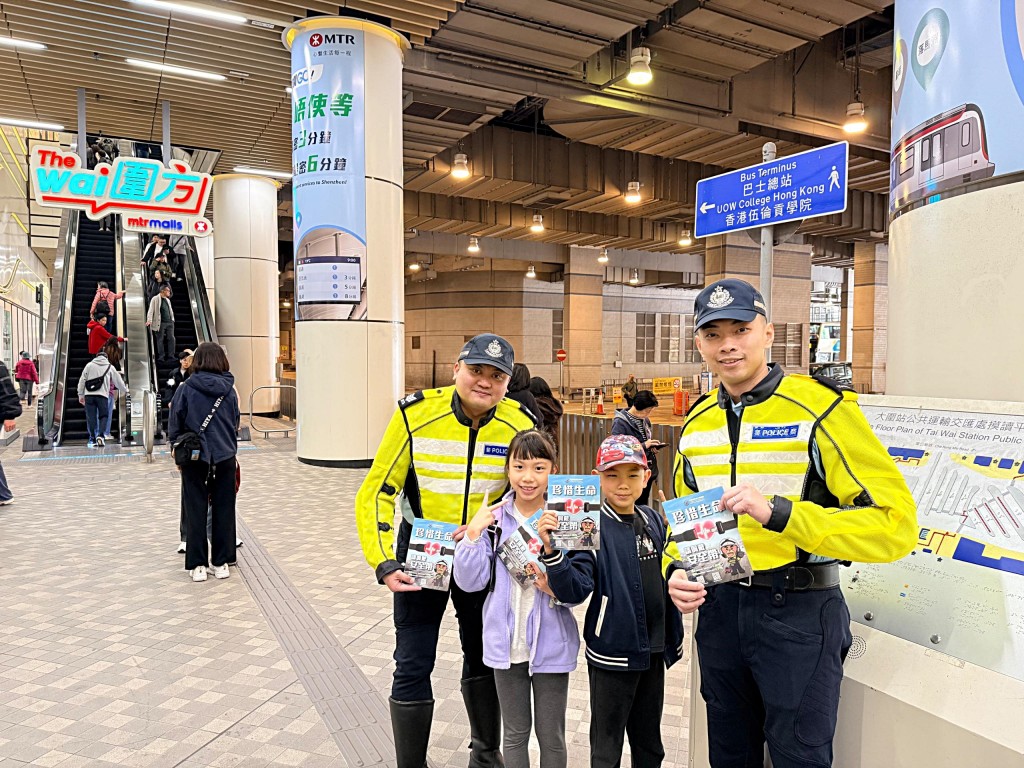 警方在多區大型交通交匯處及旅客乘車熱點加強宣傳。警方提供 警方在多區大型交通交匯處及旅客乘車熱點加強宣傳。警方提供