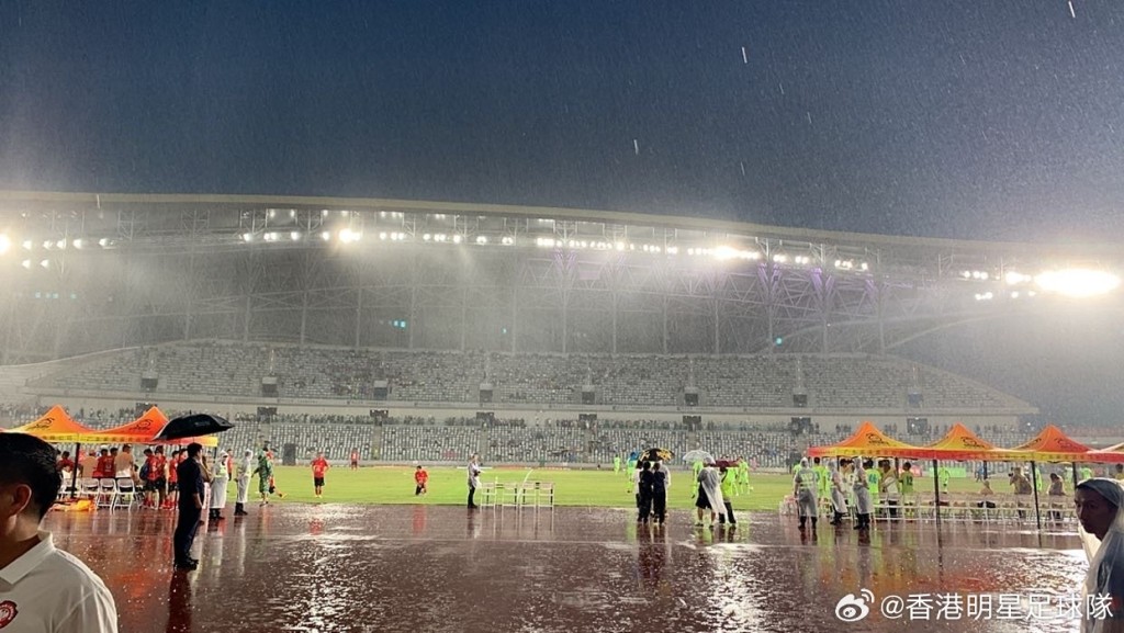 陳百祥等人也分別在社交網分享比賽片段，見大家雖然在雨中作賽，都玩得很開心。