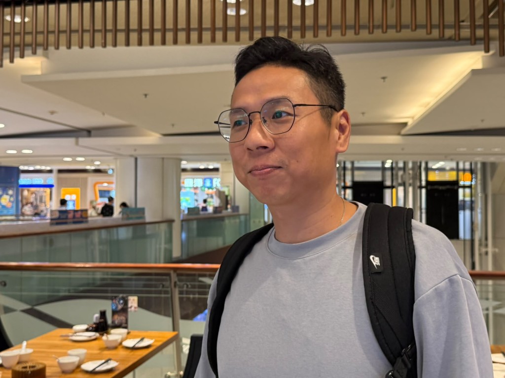 食客黃先生支持措施,但有小朋友的他建議大型狗隻進入餐廳時要多加留意。 食客黃先生支持措施,但有小朋友的他建議大型狗隻進入餐廳時要多加留意。