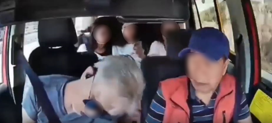 男乘客開始察覺不妥。Threads@asiaidiotdrivers影片截圖