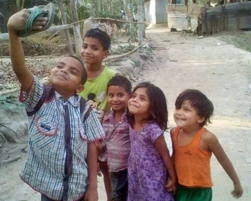 一張被網民譽為「史上最棒自拍」相片近日在網上流傳著。網圖