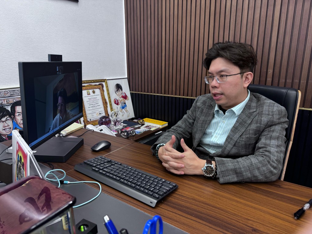 萬希泉創辧人兼行政總裁沈慧林與HIRSCH的行政總裁Matthaeus Hirsch進行線上會議。 萬希泉創辧人兼行政總裁沈慧林與HIRSCH的行政總裁Matthaeus Hirsch進行線上會議。