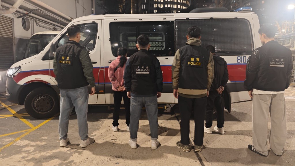 張學友演唱會｜警夥入境處續打擊紅館外黃牛 拘兩內地男女