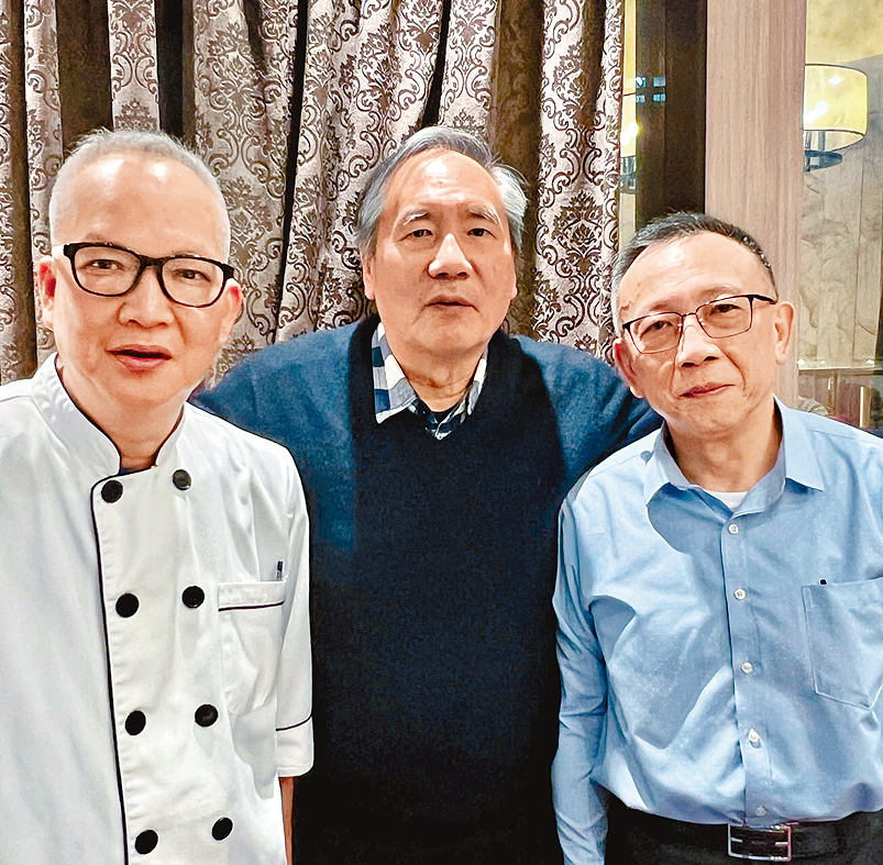 跟经理星爷和大厨辉哥合照 跟经理星爷和大厨辉哥合照