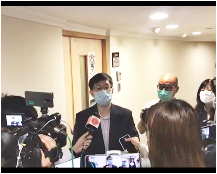 李瑞安(中)會見傳媒。職工盟fb截圖
