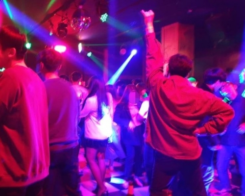 南韓多13人確診,涉首爾夜店。(示意圖)