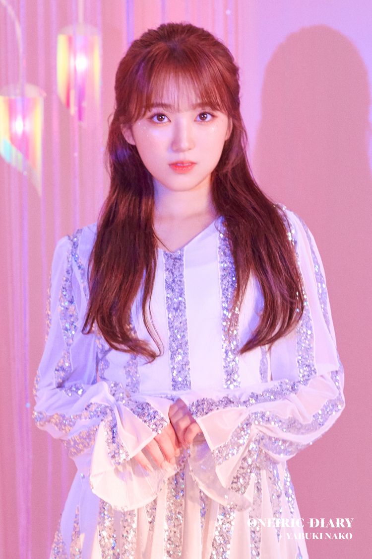 矢吹奈子。
