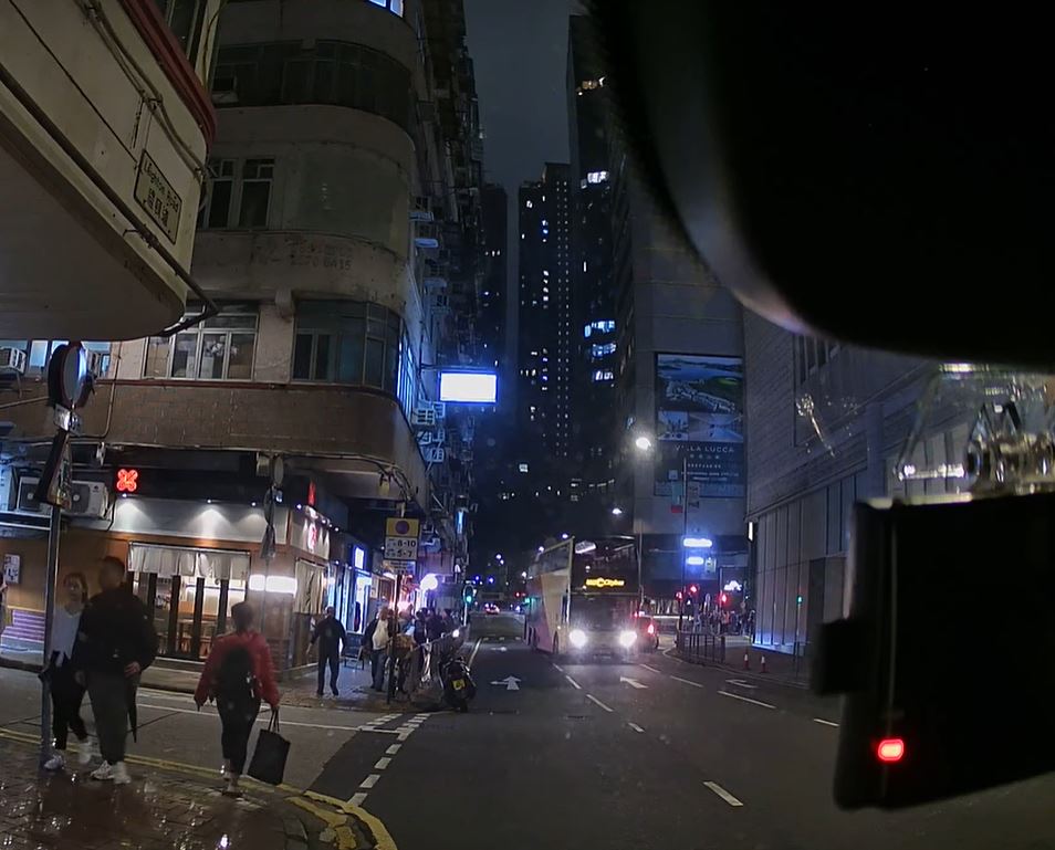 城巴逆線駛入禮頓道。fb車cam L（香港群組）影片截圖