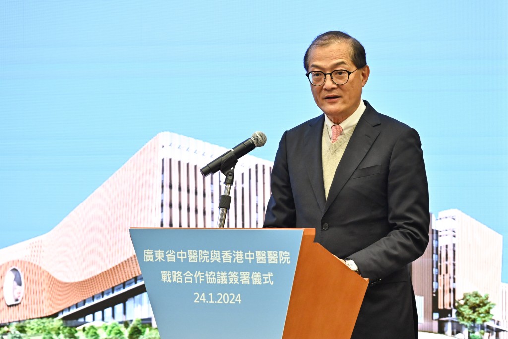 医务衞生局局长卢宠茂在《广东省中医院与香港中医医院战略合作协议》签署仪式上致辞。政府新闻处提供