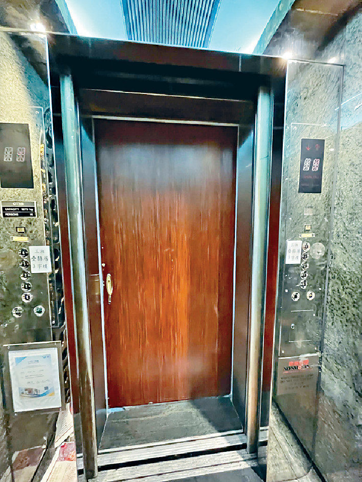 ■疊囍居大門緊閉。