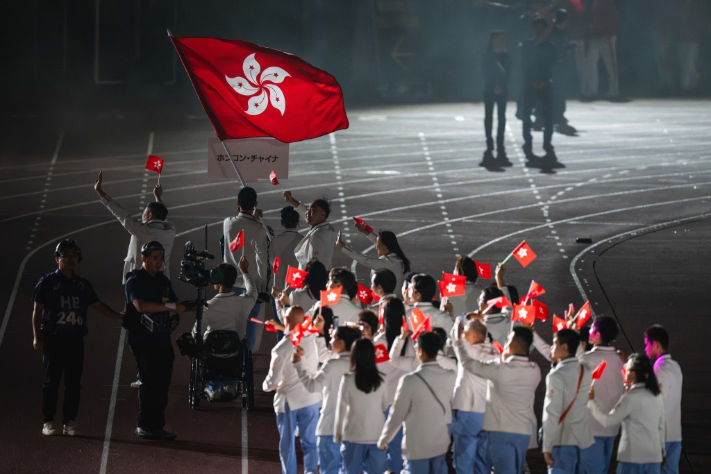杨肇麒王颖晞担任持旗手 开幕礼圆满举行。照片由中国香港残疾人奥委会提供