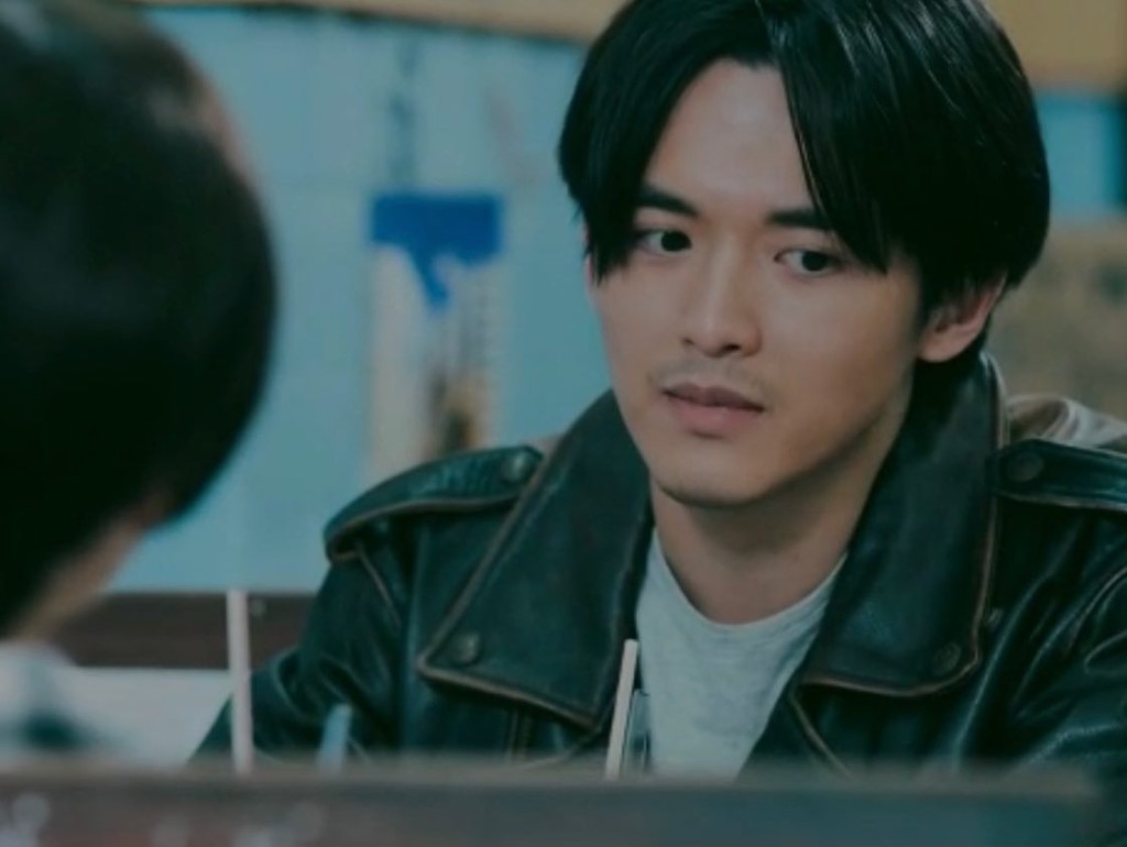 阮浩棕在TVB剧《我家无难事》饰演年轻版郭忠石。