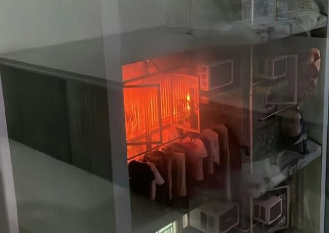 起火單位火光熊熊。網上圖片 起火單位火光熊熊。網上圖片