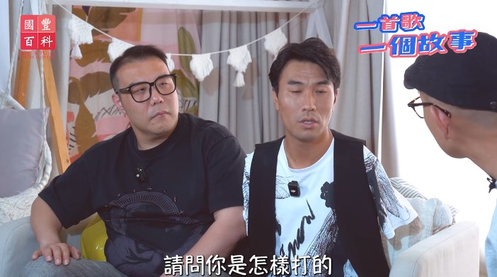 周國豐問李金凱是怎樣打字。 周國豐問李金凱是怎樣打字。