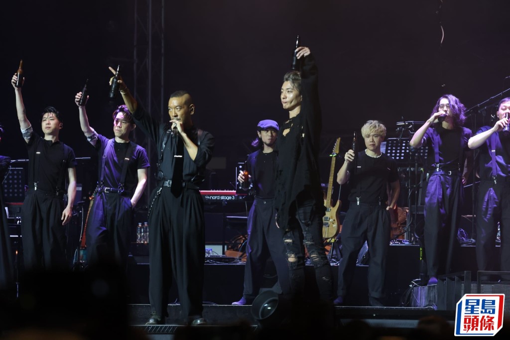 到演唱会尾段，周国贤与Juno终于合体，唱《雷克雅未克》。