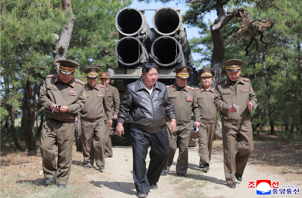 金正恩監督導彈測試。美聯社