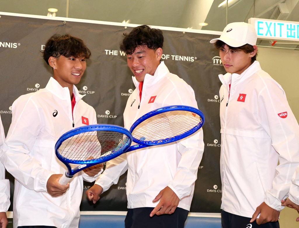 Coleman（中）跟朱鍇泓（右）及王子夫（左）有講有笑，他希望一眾年青隊友能好好享受台維斯盃這項難得的團體賽。徐嘉華攝