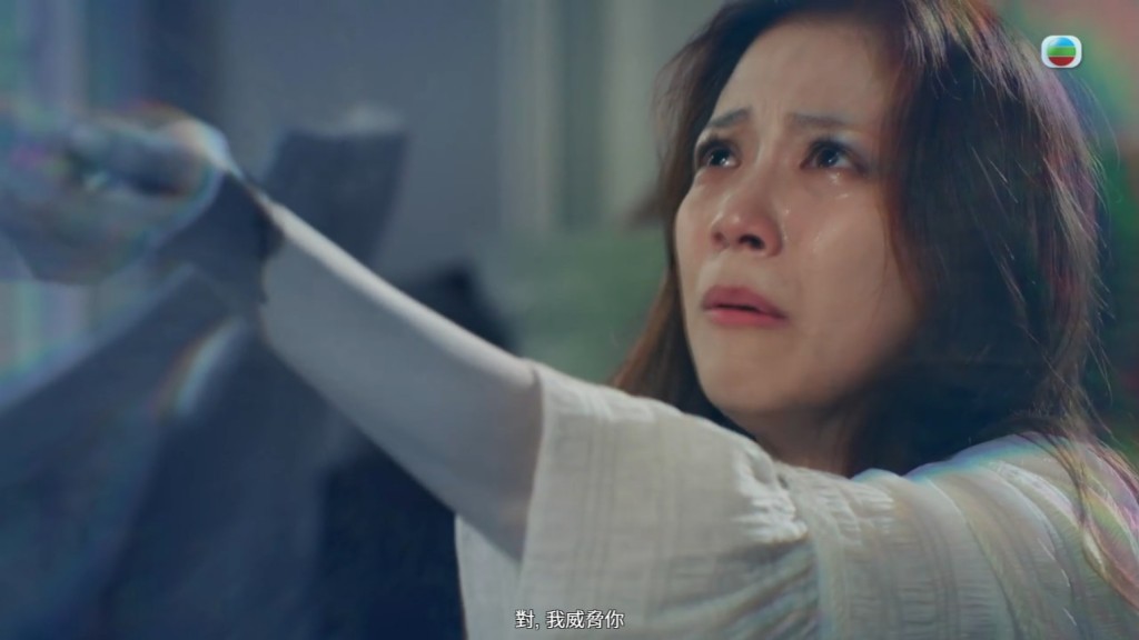 郭芷媛（陳曉華飾）含笑絕望自殺。