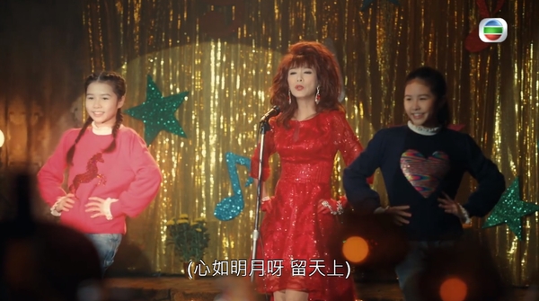 孖妹童星最近在《十月初五的月光》飾演莎莎和莎華的童年版。