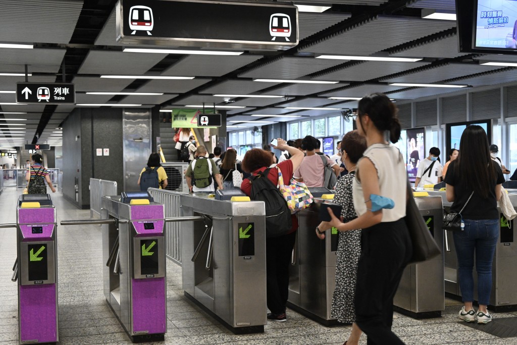 田北辰认为，未来港铁要在现行的屯马綫及东涌綫沿綫中途增加车站，需要更多时间进行工程。资料图片
