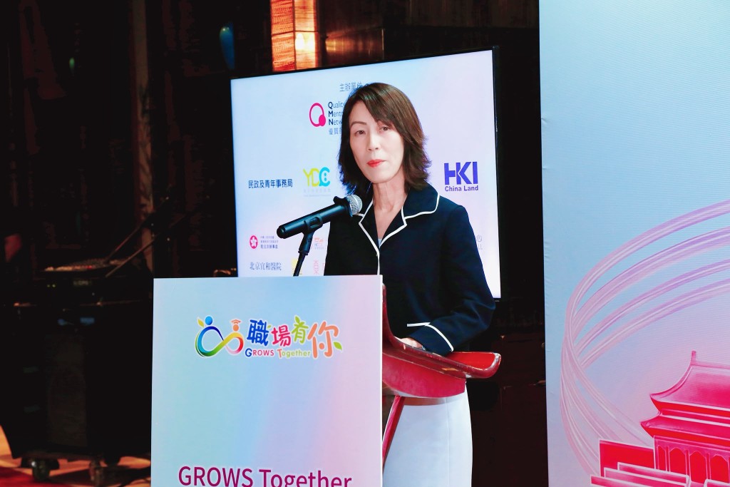 全國政協委員、北京市政協常委、香港優質師友網絡主席楊莉珊女士對本次實習計劃進行總結。 全國政協委員、北京市政協常委、香港優質師友網絡主席楊莉珊女士對本次實習計劃進行總結。