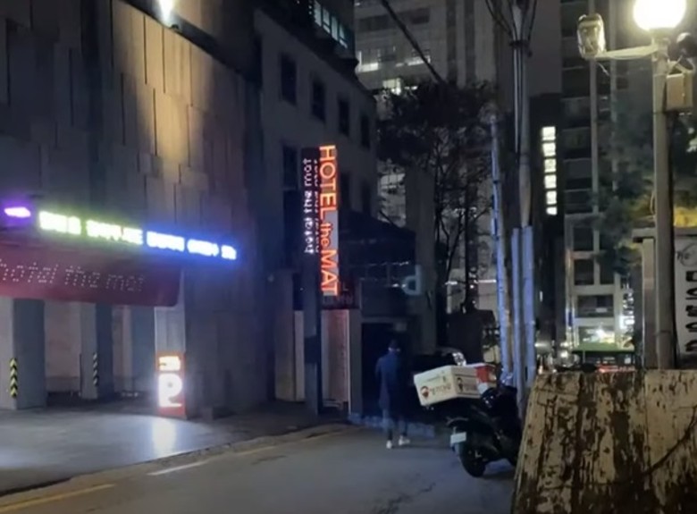 李瑞浩被指婚後背着崔智友，與其他女人到酒店幽會。