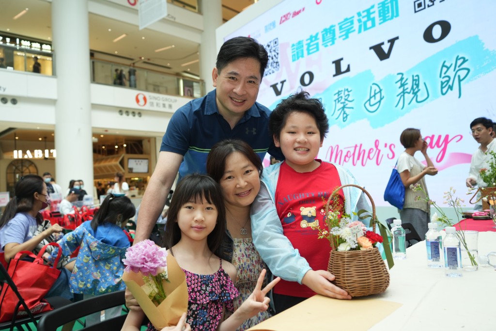 香港维信汽车总经理Newman Tsang与太太及子女齐来支持活动。