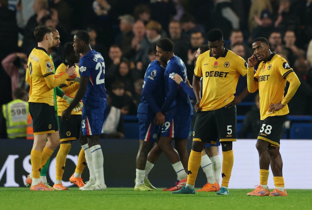 狼隊暫以2分包尾。路透社