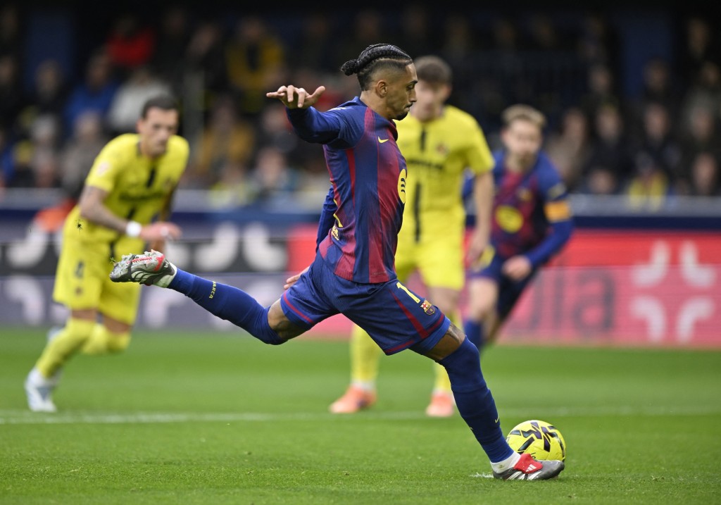 拉芬夏为巴塞打开纪录。路透社