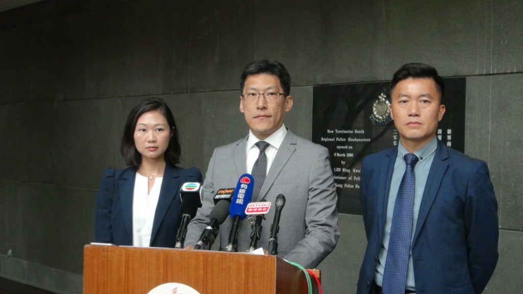 新界南總區刑事部講解案情。林思明攝