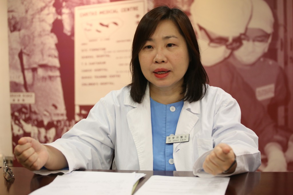 郭爱玲医生专职纾缓治疗科近二十五年，陪伴无数病人走过最后岁月。
