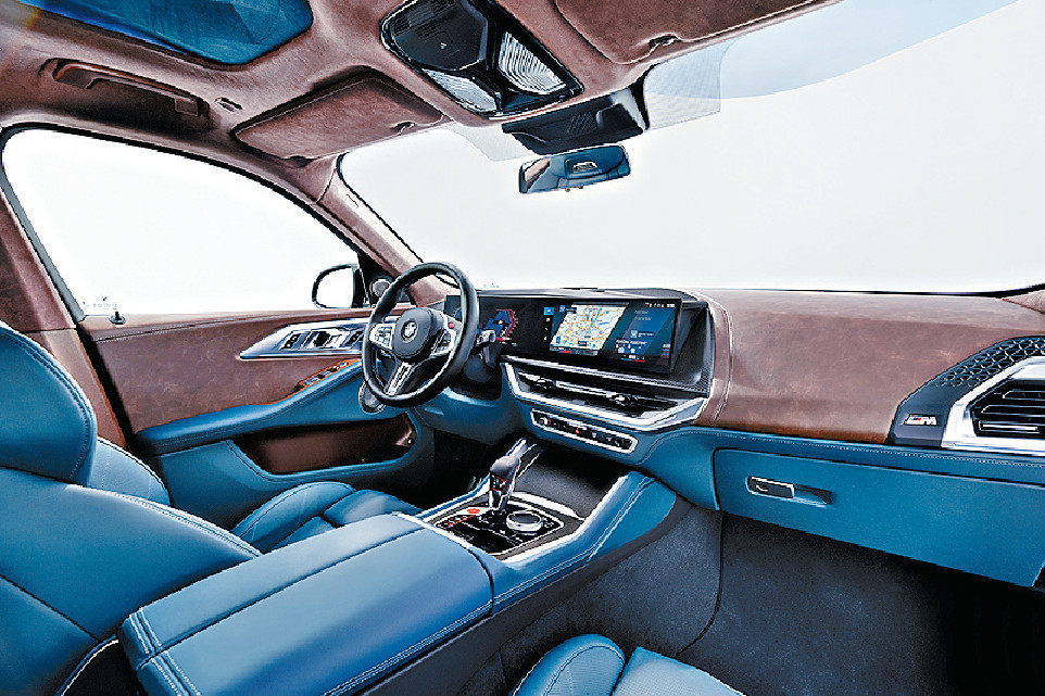 ■車廂用上特製物料包裝，還有一體式大型數碼屏幕錶板。