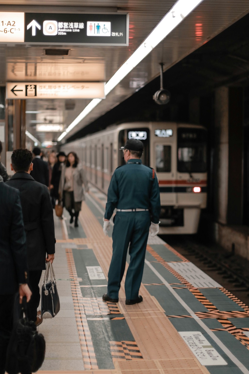 有港女在社交平台Threads上分享近日在日本地鐵見義勇為的經歷，機警地救出一位正被痴漢騷擾的日本女生。事件曝光後，引來大批網民激讚，紛紛高呼「港女世一」、「港女威武」。(示意圖非涉事人)