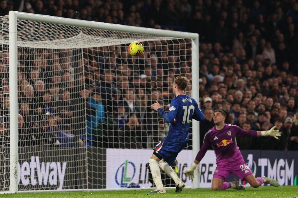 車路士原本有機會全取3分,高爾彭馬末段門前面對空門射高。法新社 車路士原本有機會全取3分,高爾彭馬末段門前面對空門射高。法新社