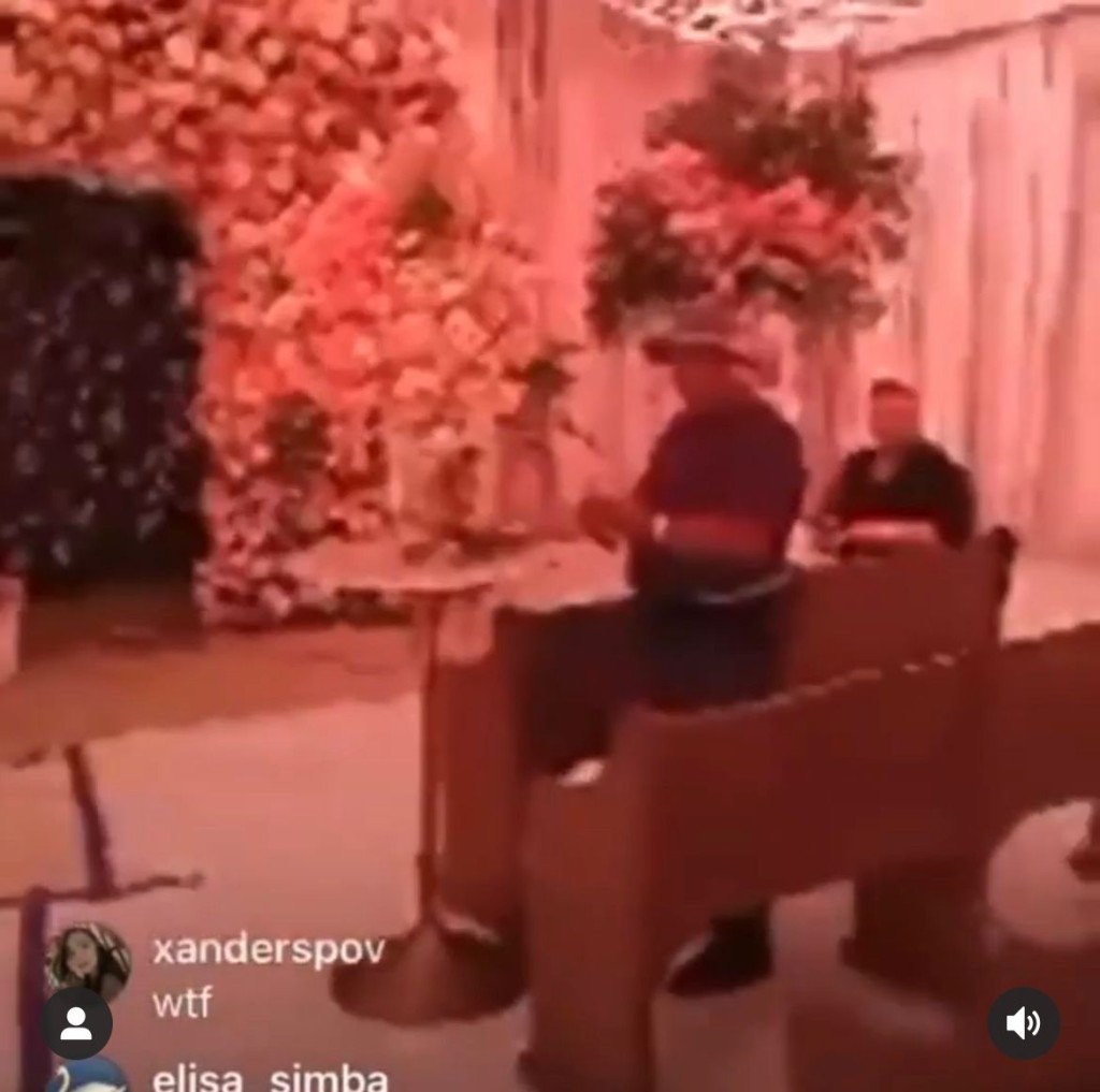Jason公開Britney婚禮場地的佈置。