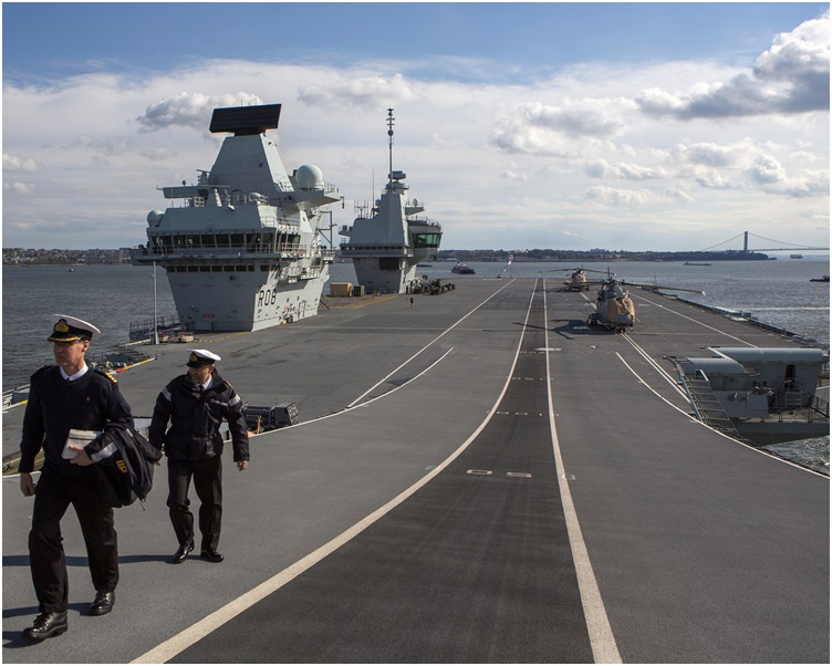 「伊利沙伯女皇號」首次抵達紐約港口進行訪問。AP 