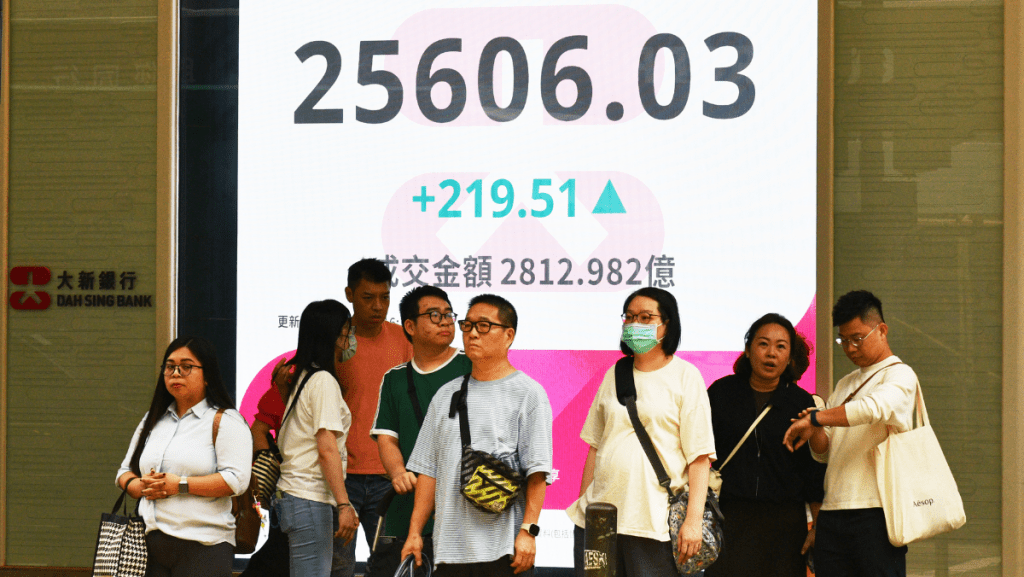 恒指升219點 智譜飆近27% 聯想升近兩成 專家料下周試二萬五｜港股收市