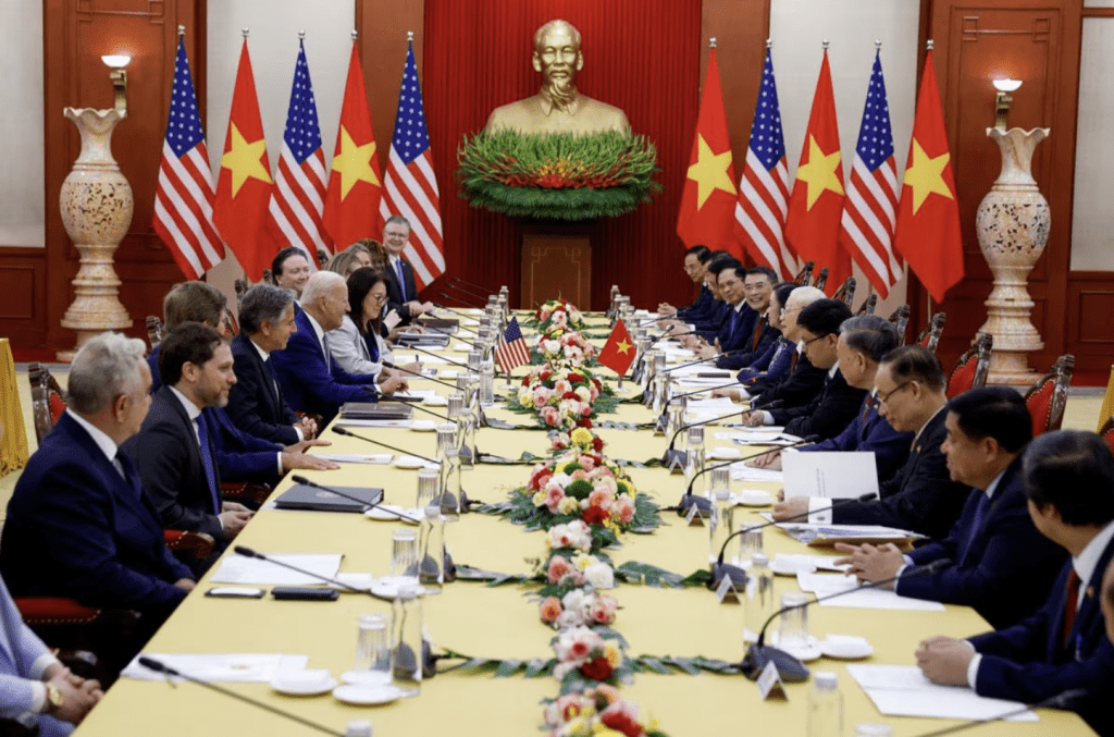 2023 年 9 月 10 日，美國總統拜登在越南河內會晤越南共產黨總書記阮富仲。路透社