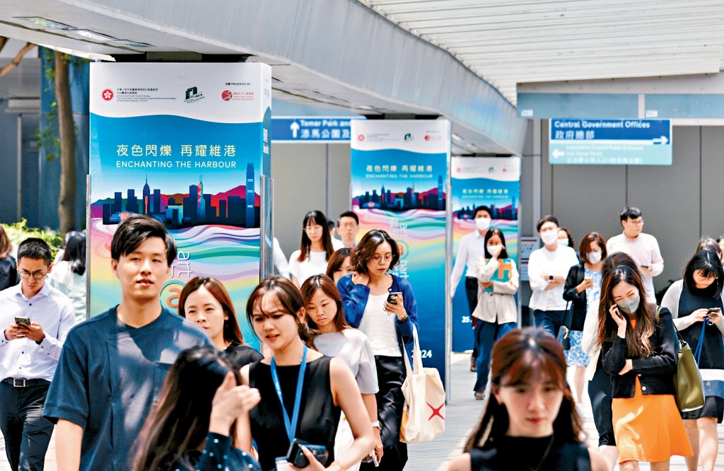 公務員應否減薪助政府過度財赤，社會各界意見不同。