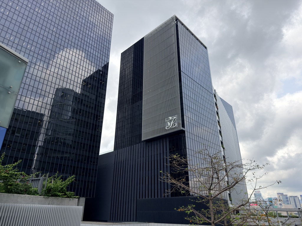 事故期間，立法會大樓餐廳維持有限度服務。