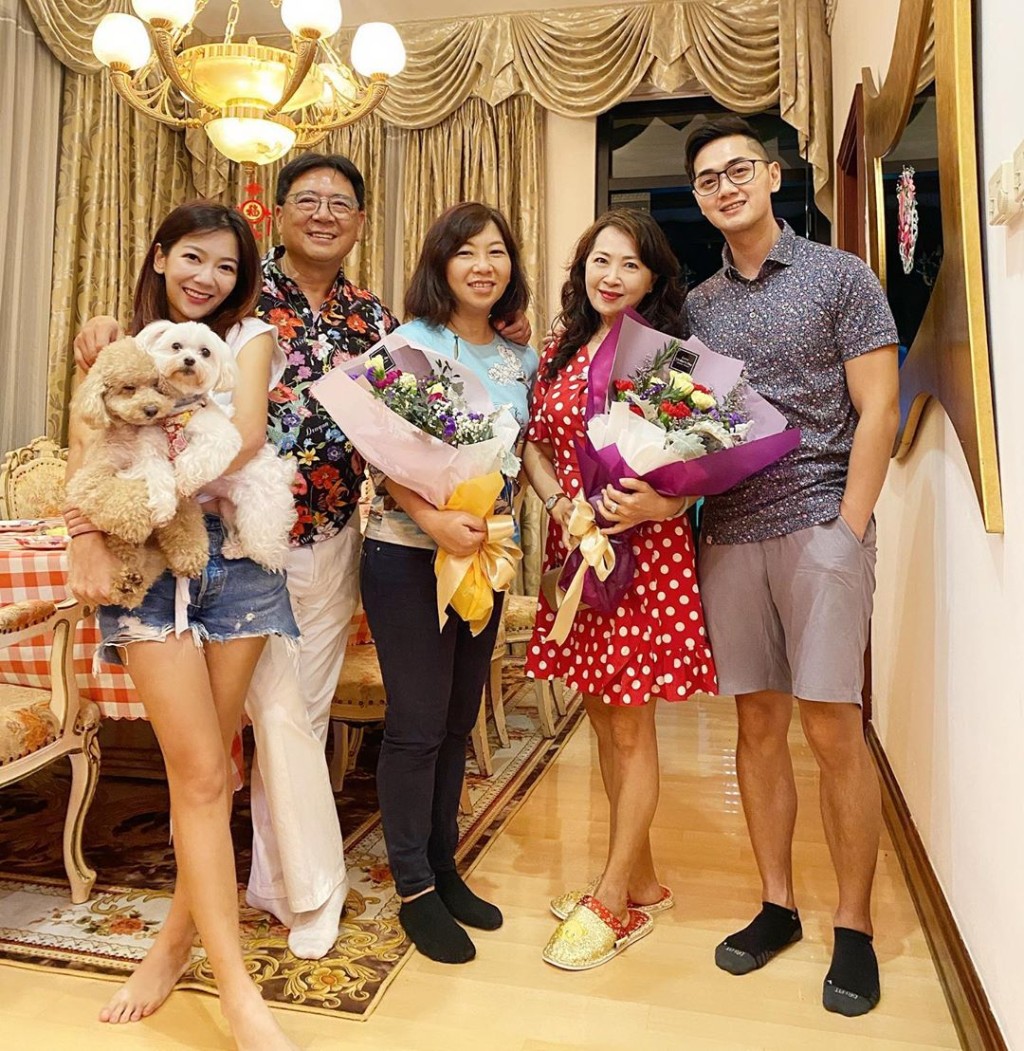 Step透露婚禮籌備工作已完成一半,她跟Fred的父母早前更一齊去試裙褂。