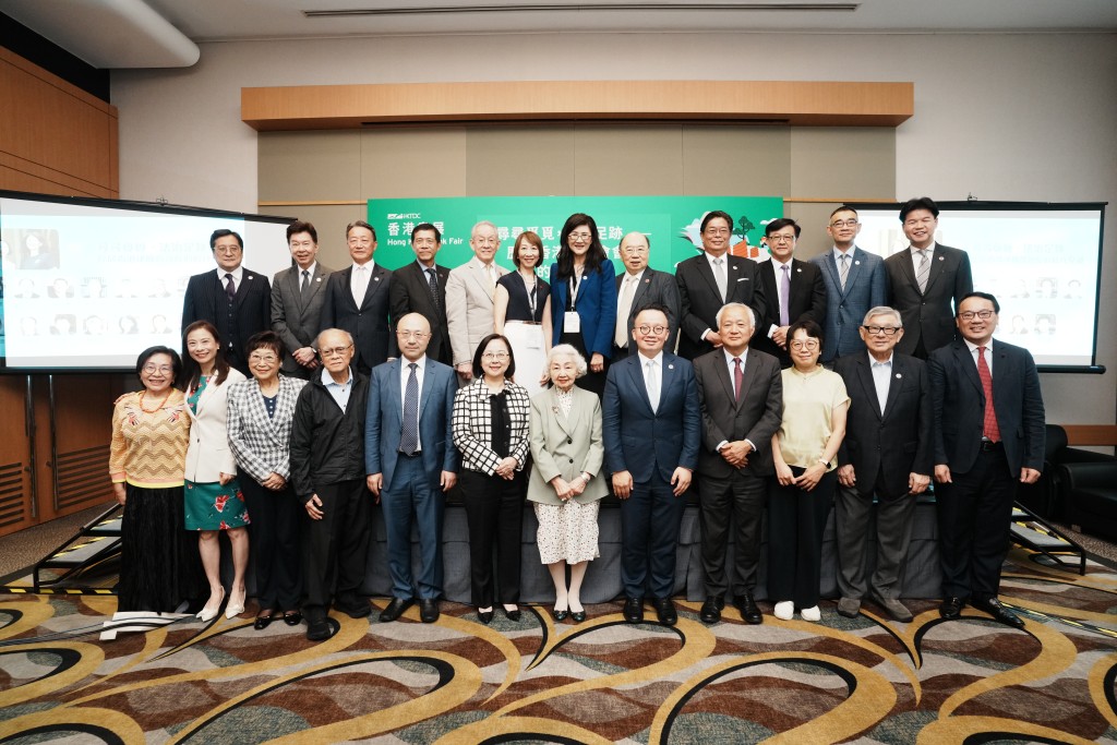 活動獲10多位自1997年起歷任的香港律師會會長親臨現場支持。 活動獲10多位自1997年起歷任的香港律師會會長親臨現場支持。