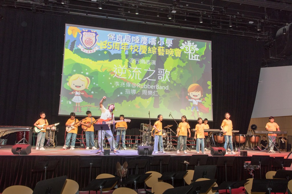 學校35週年校慶綜藝晚會,讓不同才能的學生發少發亮。(圖片來源:受訪學校提供) 學校35週年校慶綜藝晚會,讓不同才能的學生發少發亮。(圖片來源:受訪學校提供)