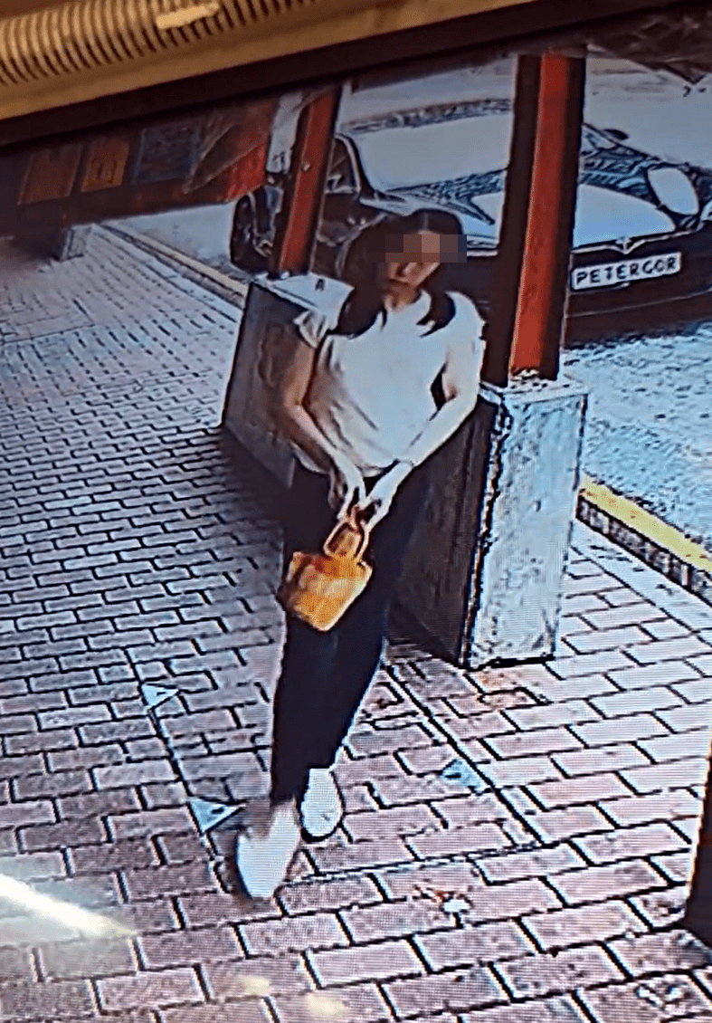 女子偷紙紮過程。fb： Cary Chan