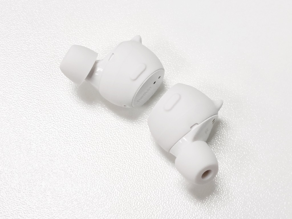 耳機採用大型12mm動圈單元，每邊各有一個實體功能鍵。