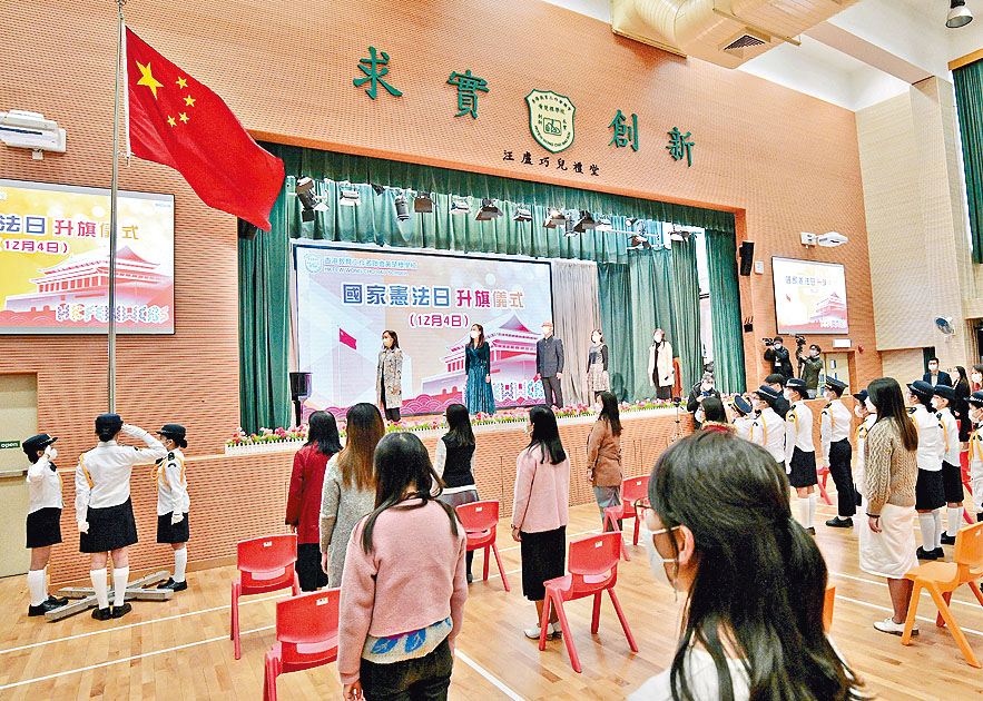 教育局規定全港中小學明年起，逢上課日升掛國旗，並每周舉行一次升旗儀式。