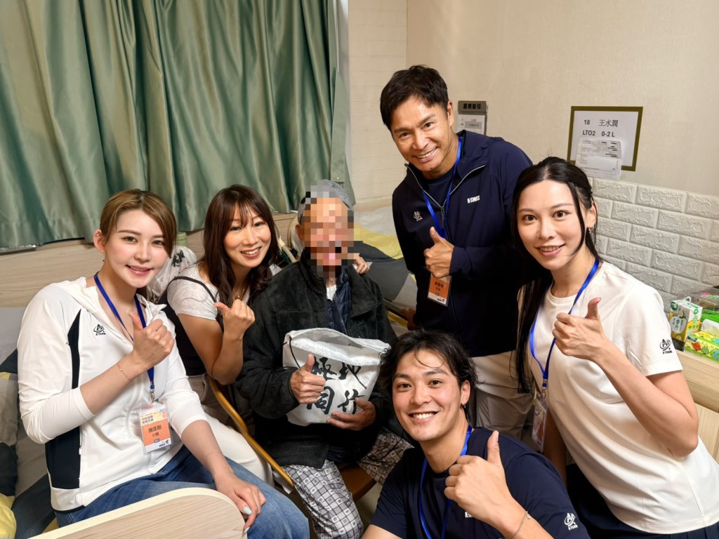 郭晉安透過身體力行關心長者。